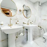 Knizeci Regent بيت ضيافة 4*