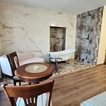 Knizeci Regent بيت ضيافة 4*