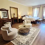 Knizeci Regent بيت ضيافة