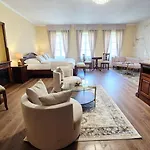 Knizeci Regent بيت ضيافة 4*