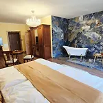 Knizeci Regent 4*