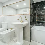 Knizeci Regent بيت ضيافة 4*